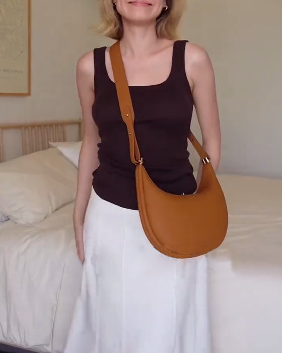 Effen kleur elegante halvemaanvormige schoudertas onder de arm