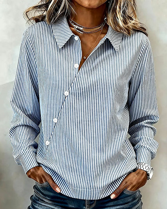 Blouse Een Asymmetrisch Geknoopt Gestreept