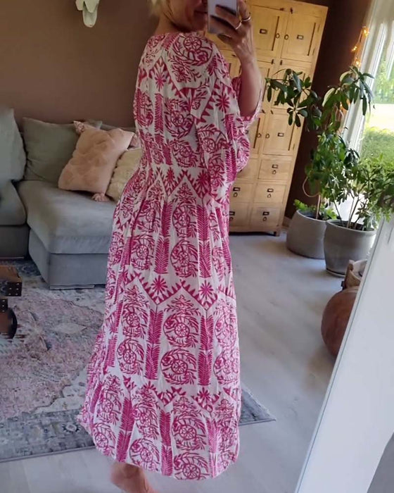 Elegante jurk met geplooide klokmouwen en V-hals met print