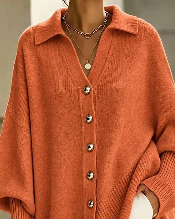 Ruimvallende cardigan met revers, V-hals en knopen