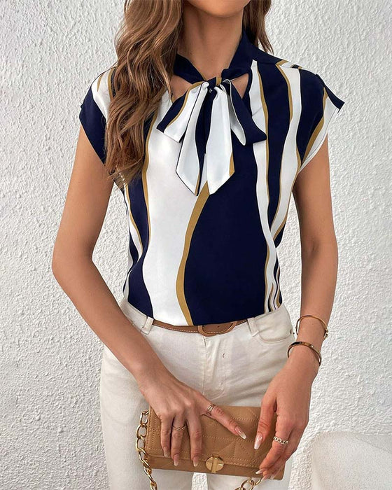 Blouse met veters en korte mouwen met contrasterende print