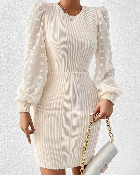 Elegante Jurk Met Driedimensionaal Bloempatchwork En Taillelijn