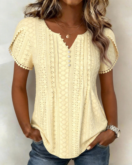 Blouse Met V-Hals Parelknopen En Kant