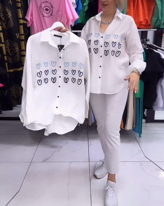 Overhemd met eenvoudige knopen en hartjesprint