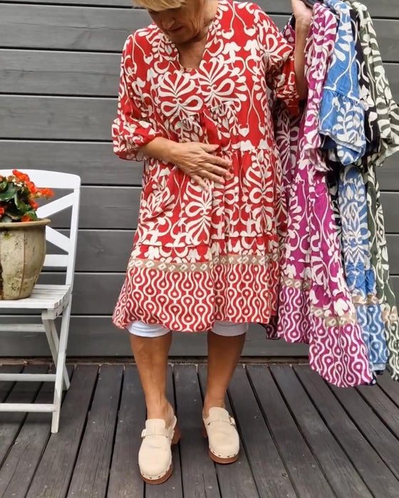 Losvallende blouse met V-hals en print