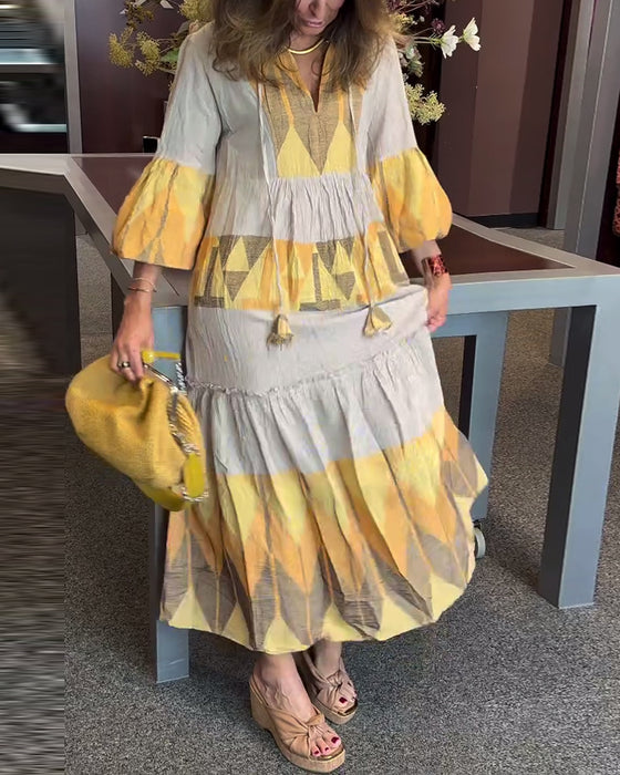 Losse jurk met print, klokmouwen en V-hals