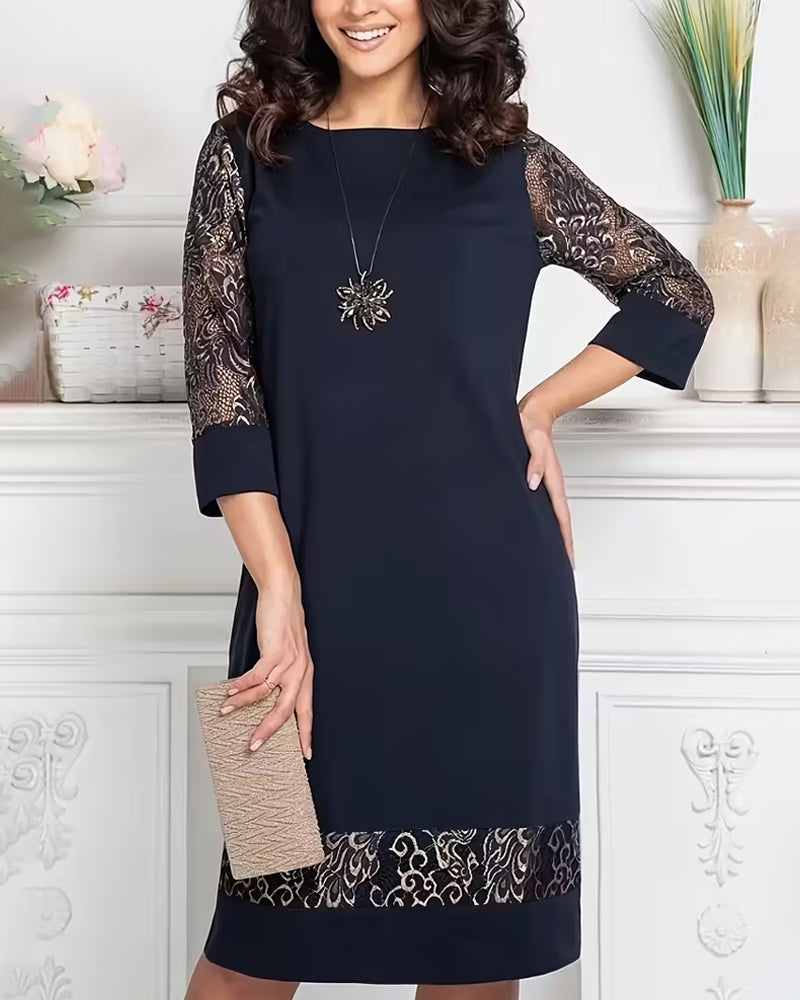 Modieuze Patchworkjurk Met Rechte Lijn