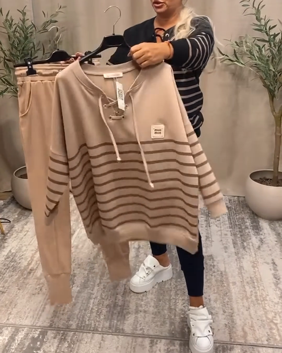 Tweedelig Set Met Casual Gestreepte Sportbroek Tot De Enkel