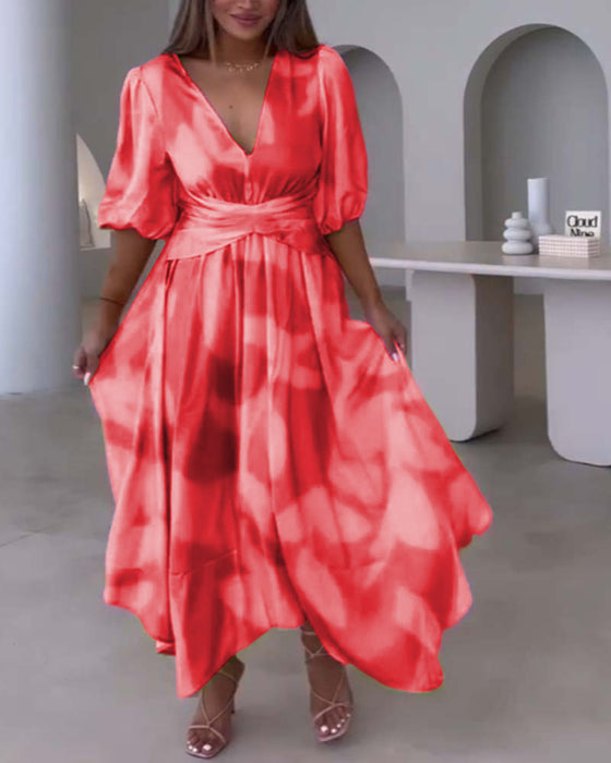 Elegante jurk met diepe V-hals en halve mouwen met print