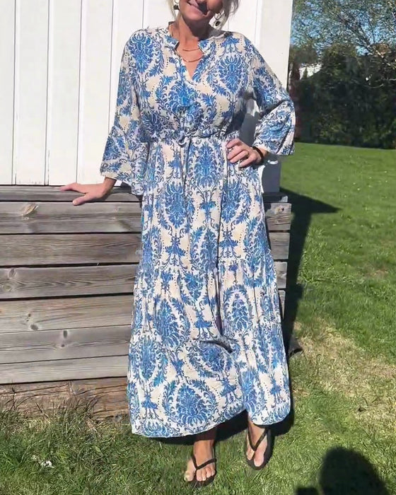 Jurk met trekkoord en klokmouwen met print