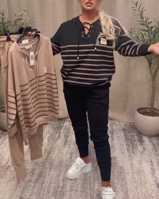 Tweedelig Set Met Casual Gestreepte Sportbroek Tot De Enkel