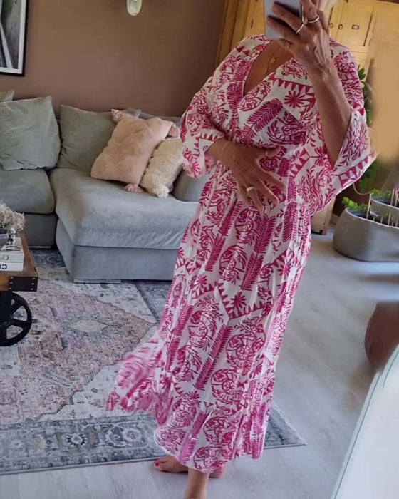 Elegante jurk met geplooide klokmouwen en V-hals met print