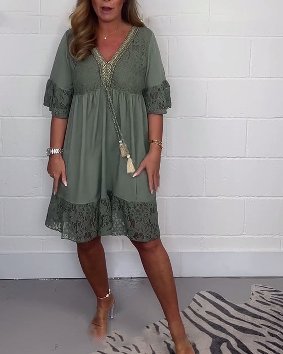 Elegante effen kanten jurk met losse V-hals