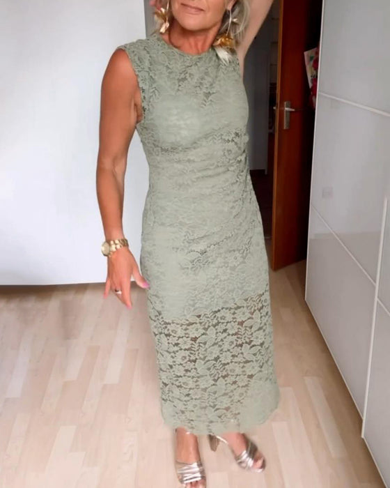 Mouwloze, elegante jurk met split van kant