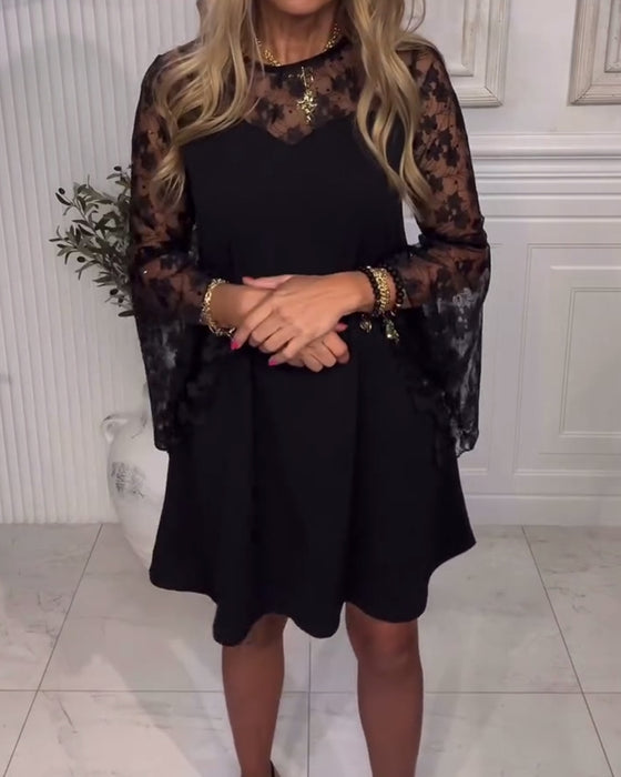 Effen Jurk Met Klokmouwen En Patchworkdetails