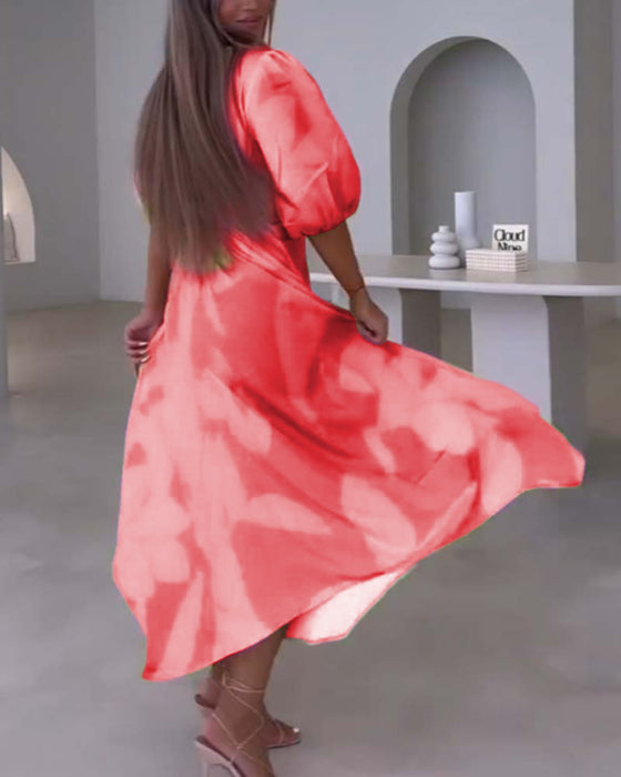 Elegante jurk met diepe V-hals en halve mouwen met print