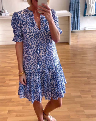 Geplooide jurk met bloemenprint en pofmouwen