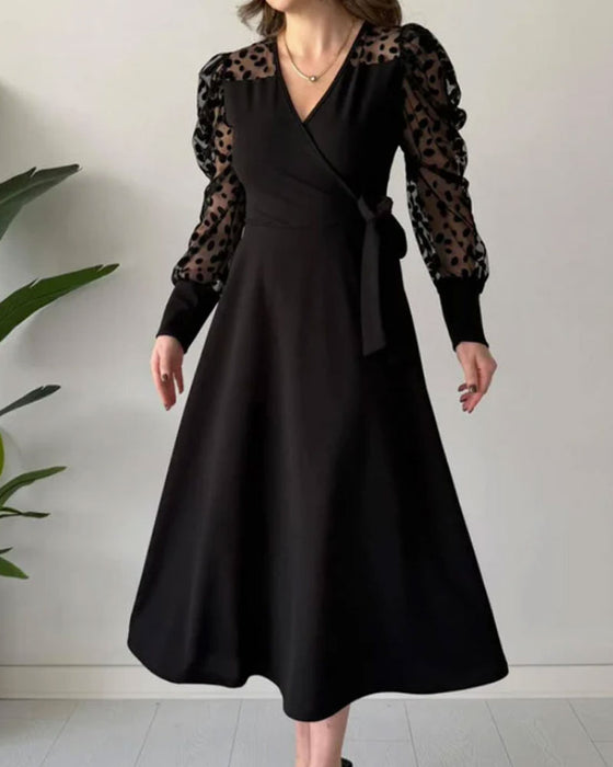 Jurk Met Geflockte Detalj, Tull Panel Ontwerp En Elegante Silhouet