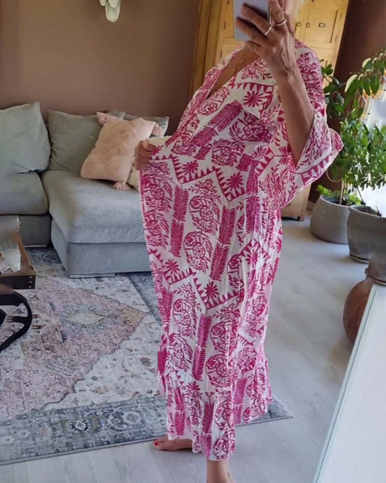 Elegante jurk met geplooide klokmouwen en V-hals met print