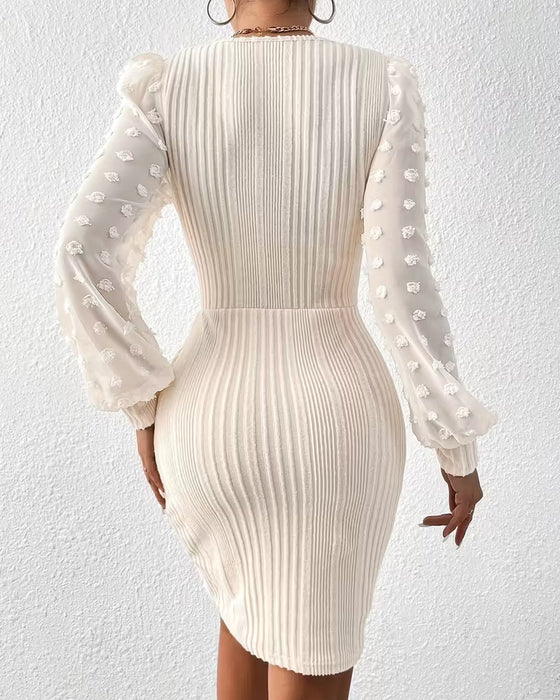 Elegante Jurk Met Driedimensionaal Bloempatchwork En Taillelijn