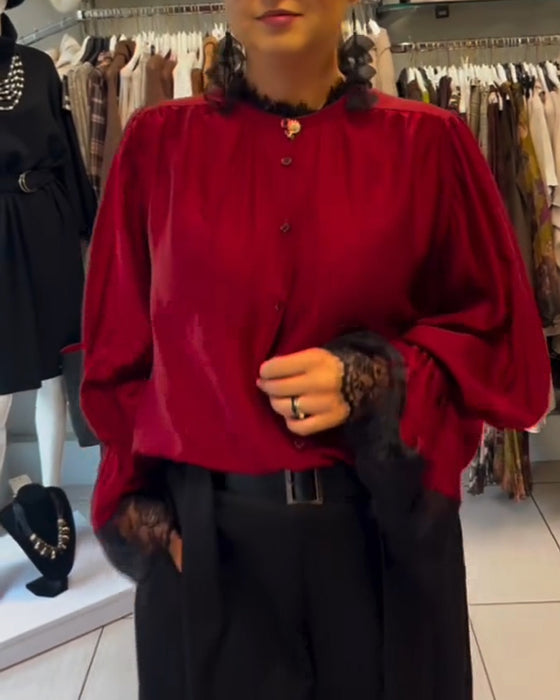 Bloes Ruchesmouw Knoopsluiting