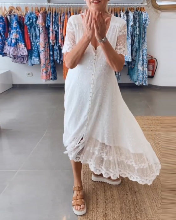 Zwierige jurk met diepe V-knopen