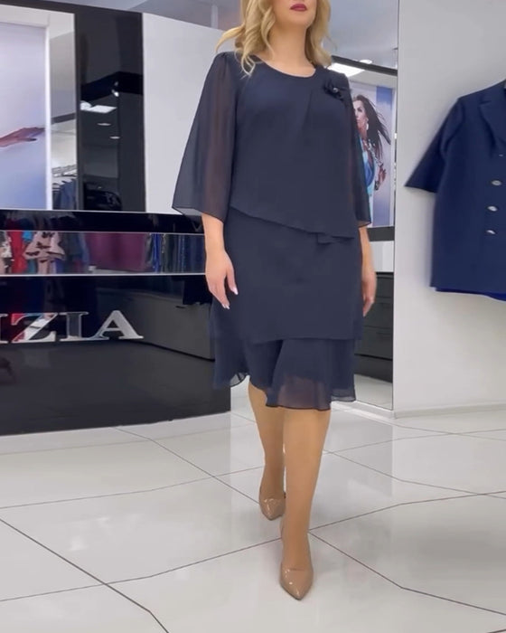 Elegante effen jurk met onregelmatige patchwork