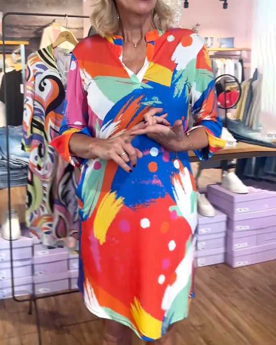 Elegante jurk met V-hals en kleurrijke print