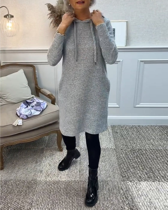 Eenvoudige jurk met effen kleur en capuchon