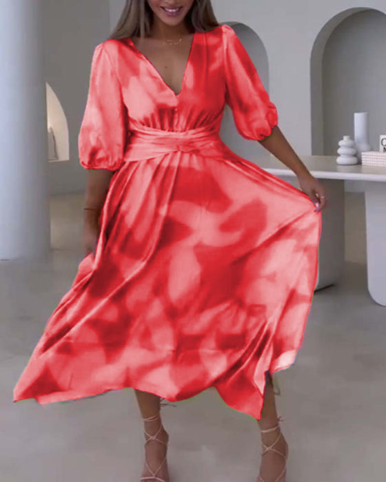 Elegante jurk met diepe V-hals en halve mouwen met print