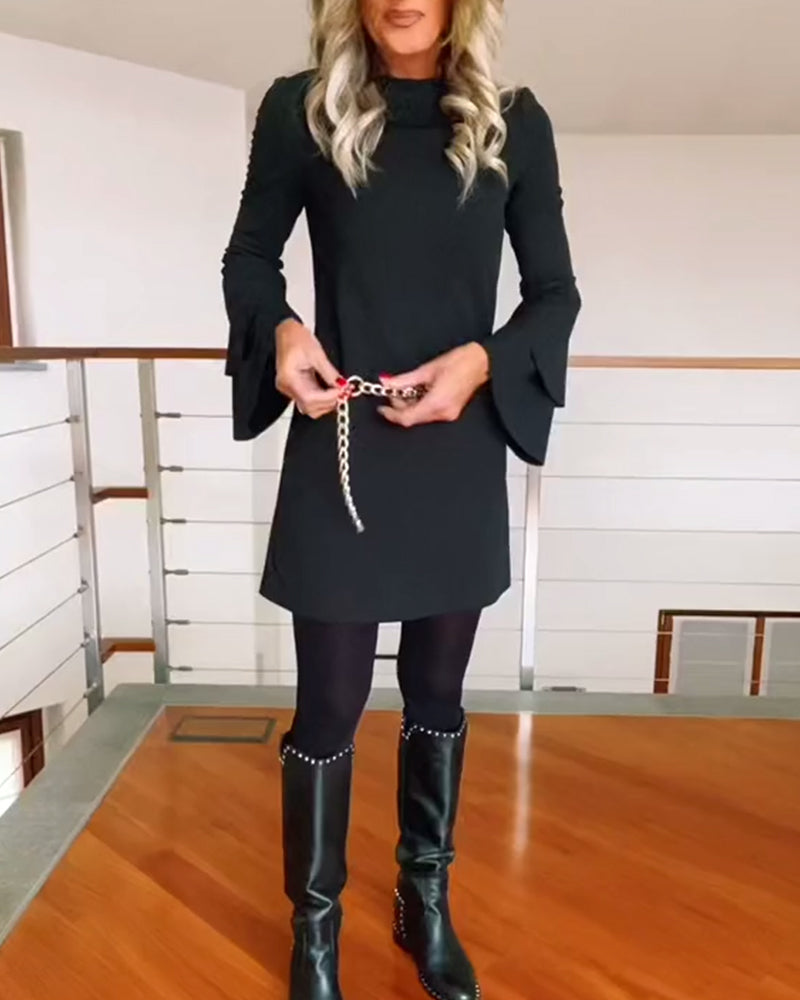 Effen kleur elegante jurk met klokmouwen