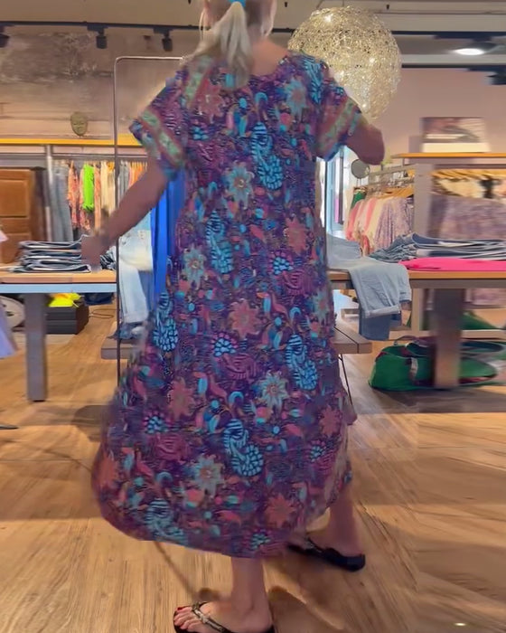 Lange jurk met korte mouwen en ronde hals met print