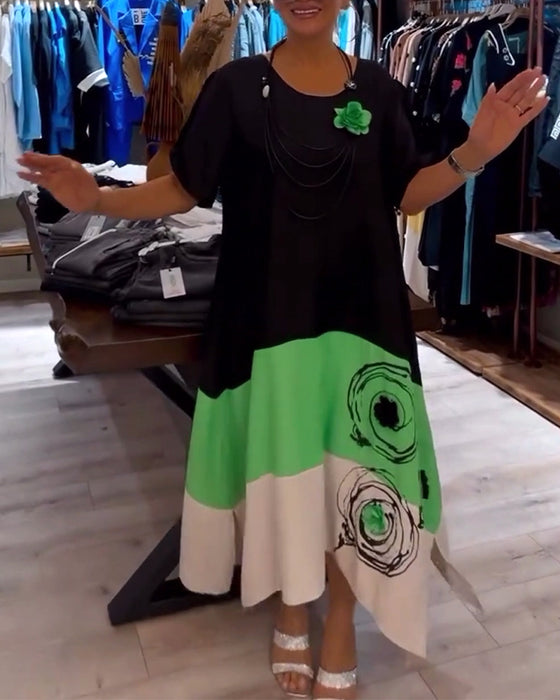 Losse patchworkjurk met ronde hals en kleurenprint