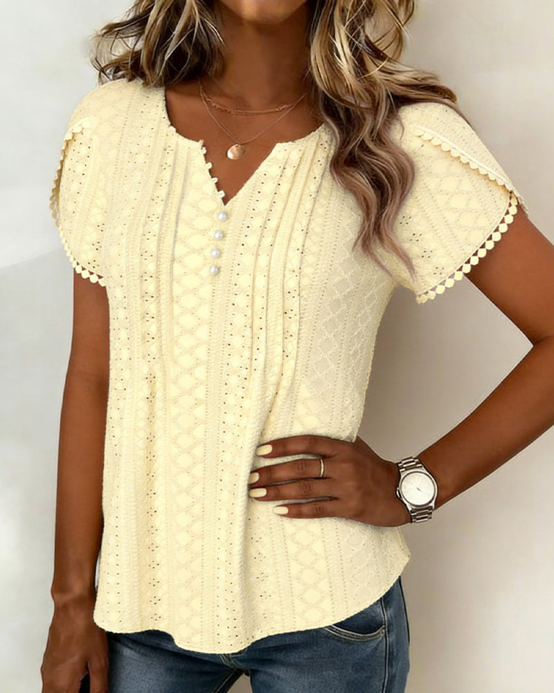 Blouse Met V-Hals Parelknopen En Kant