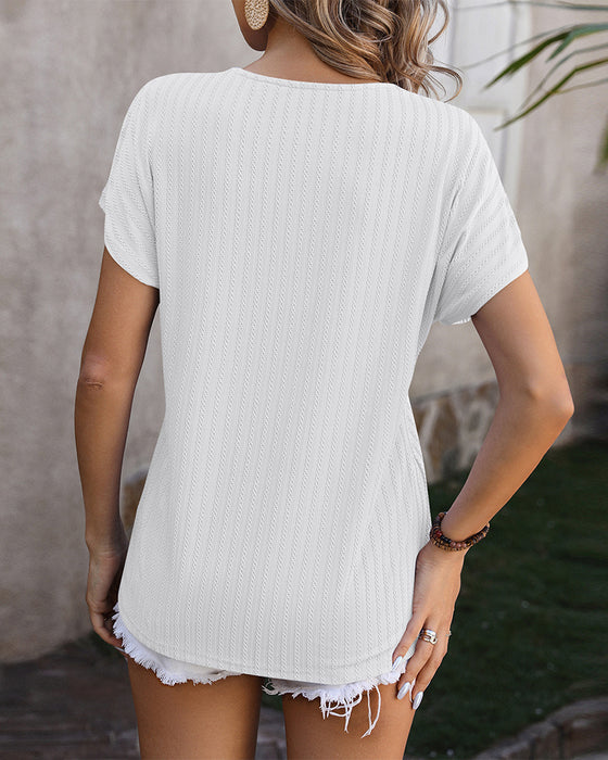 Top met V-hals en ketting