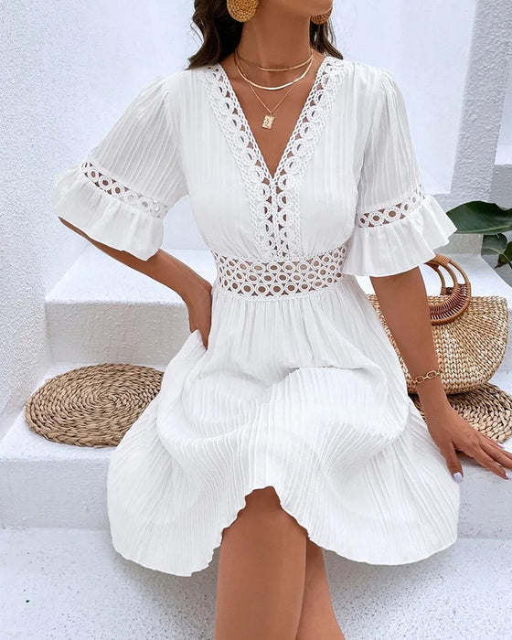 Jurk V-Hals Uitsnijding Ruffle Mouw Mini