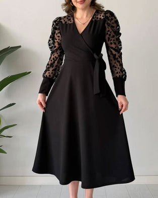 Jurk Met Geflockte Detalj, Tull Panel Ontwerp En Elegante Silhouet