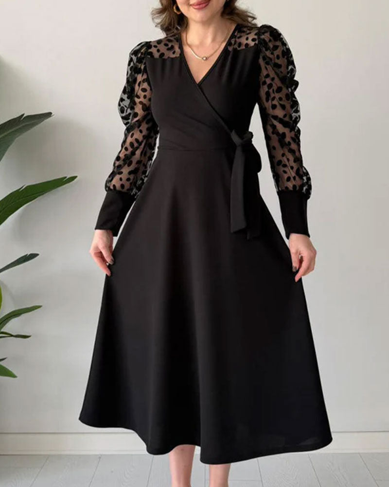 Jurk Met Geflockte Detalj, Tull Panel Ontwerp En Elegante Silhouet