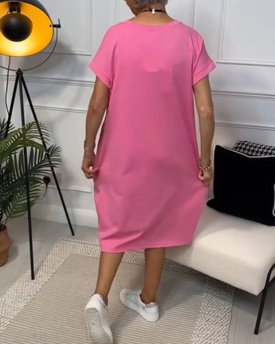 Eenvoudige casual jurk met korte mouwen en letterprint