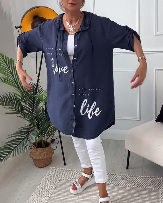 Jas met capuchon en letterprint