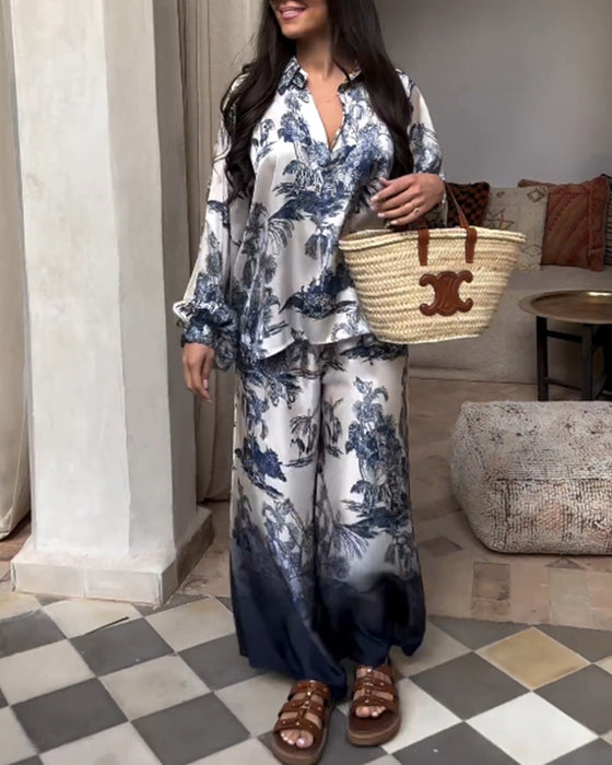 Tweedelig pak met plantverloopprint en lantaarnmouwen