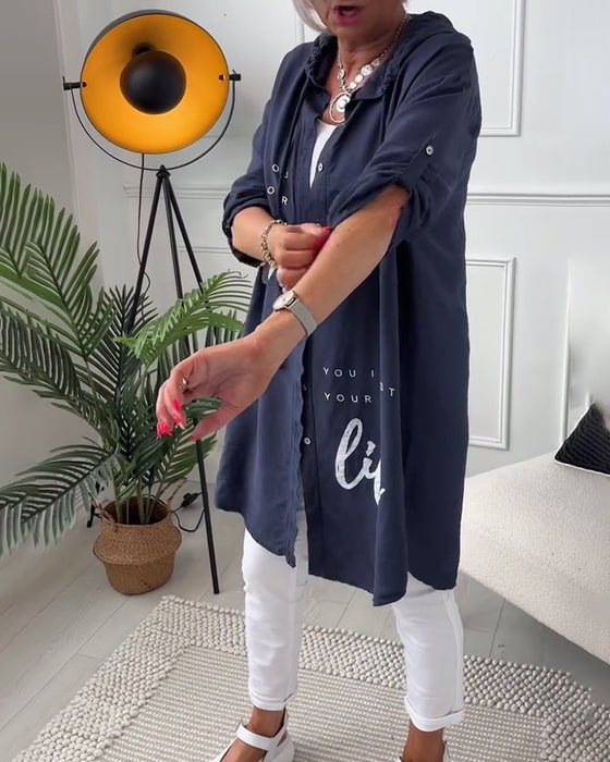 Jas met capuchon en letterprint