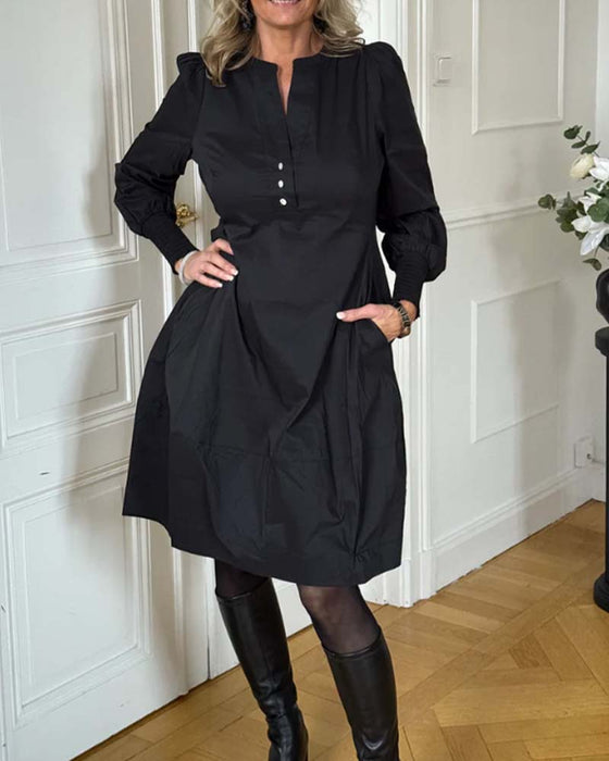 Modekleding Met V-Kraaglijn En Stilvolle Textuur