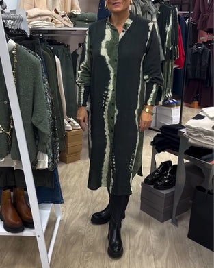 Overhemdjurk met opstaande kraag en knoopjes en print