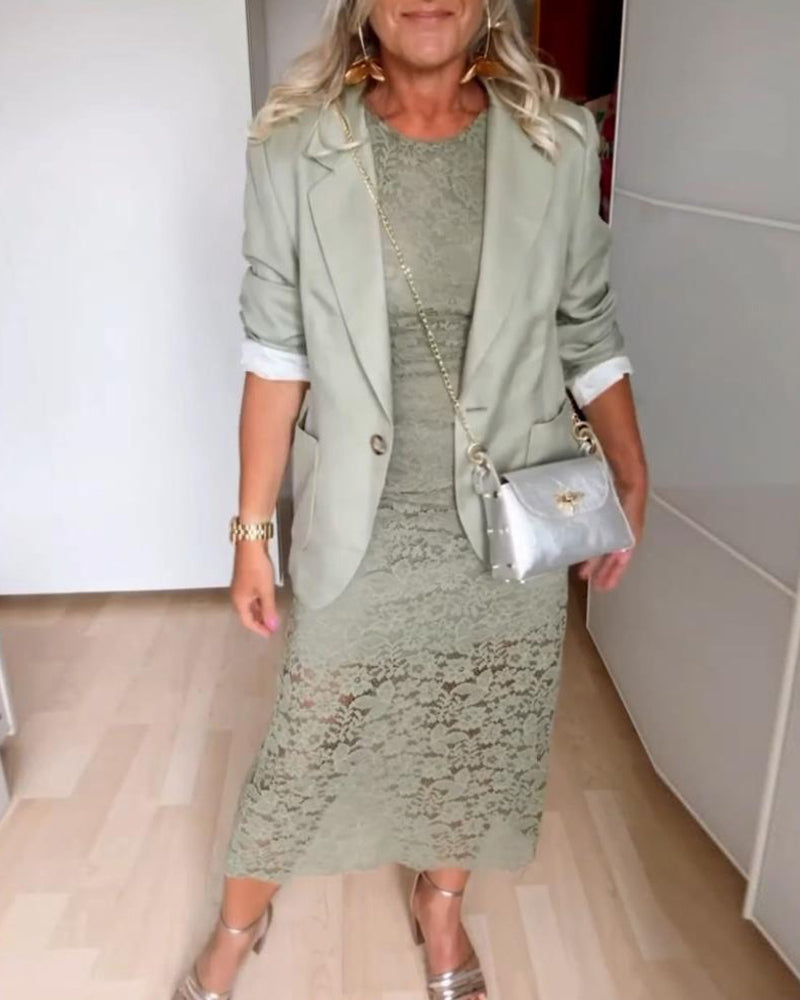 Mouwloze, elegante jurk met split van kant