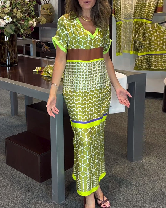 Lange jurk met contrasterende print en korte mouwen met V-hals