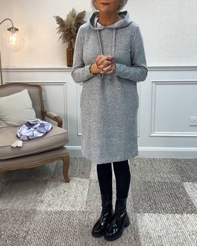 Eenvoudige jurk met effen kleur en capuchon