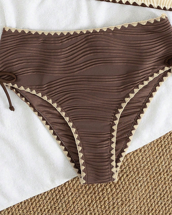 Bikini Tweedeels Set Met Halternek en Contrastkleur Design