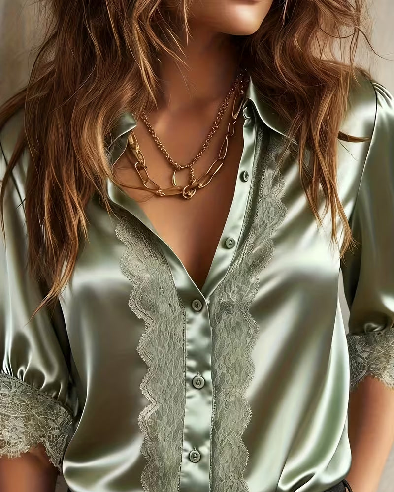 Satijnen Overhemd Met Reverskraag En Kanten Afwerking