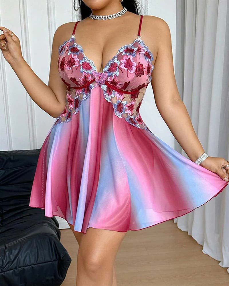 Nachthemd In Grote Maten Met Kleurrijk Borduurwerk En Camisole-Model